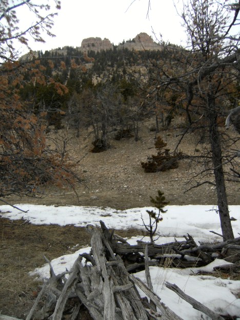 Access to the cliffs behind