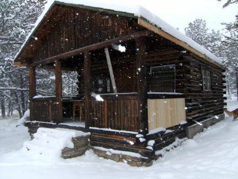 I love this little cabin!