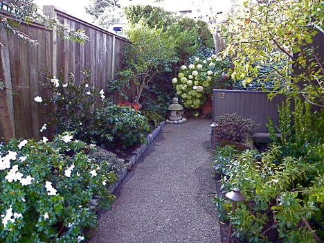 Tenants side by fence is extremely narrow